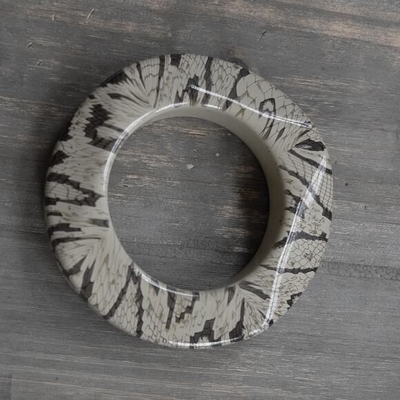 Vintage KJL Kenneth Jay Lane Bangle Bracelet Chunky Snakeskin Black White 1980s - Picture 1 of 12